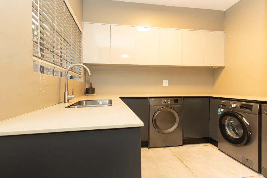 5 Bedroom Property for Sale in Vierlanden Western Cape